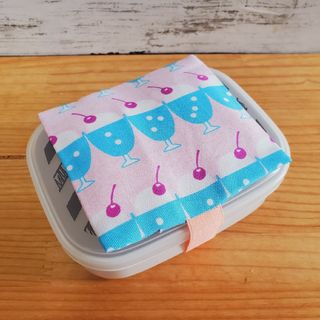 お弁当に！保冷剤ケース付きお弁当箱ゴムバンド　ランチベルト ハンドメイド(キッチン小物)