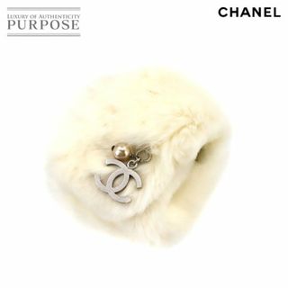 シャネル(CHANEL)のシャネル CHANEL ラパン ブレスレット バングル ファー ホワイト ココマーク アクセサリー VLP 90231842(ブレスレット/バングル)