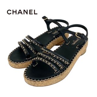 シャネル(CHANEL)のシャネル CHANEL サンダル 靴 シューズ レザー コルク ブラック ゴールド ココマーク チェーン(サンダル)