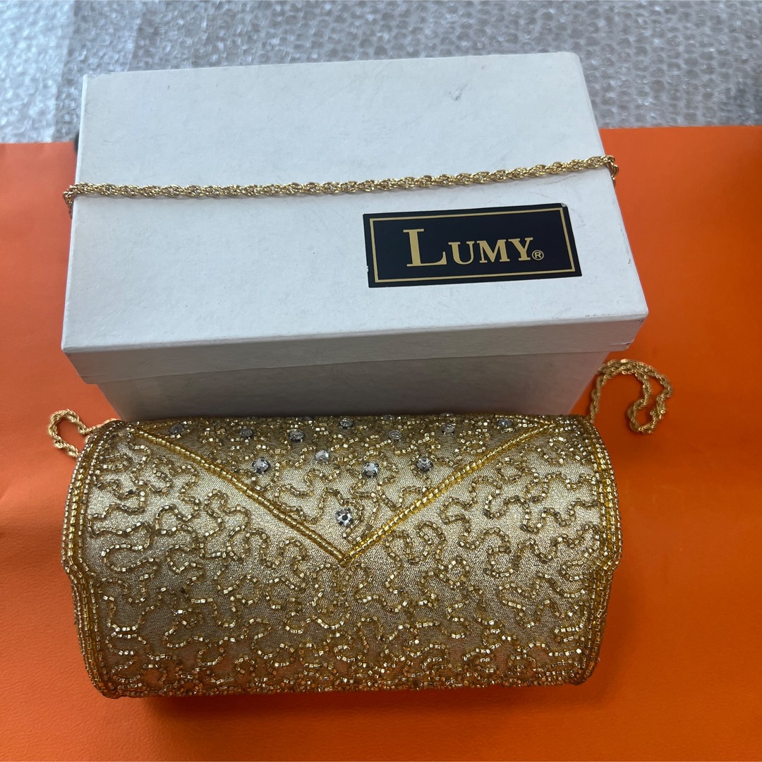 UMY　ルミーはしもと 筒型　ビーズバッグ　皇室御用達　ショルダーバッグ レディースのバッグ(ショルダーバッグ)の商品写真
