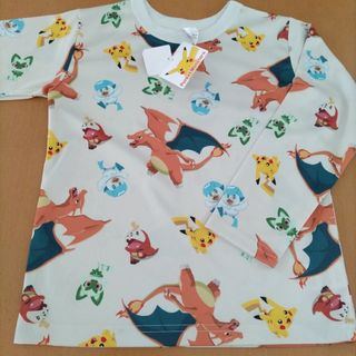 ポケモン - 新品ポケモン長袖Tシャツ130 リザードン　総柄