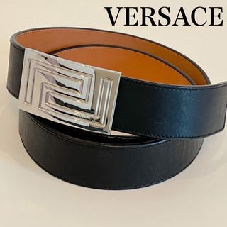 ヴェルサーチ(VERSACE)のベルト　革ベルト　バックル　ロゴバックル　Versace ヴェルサーチ　メンズ　(ベルト)