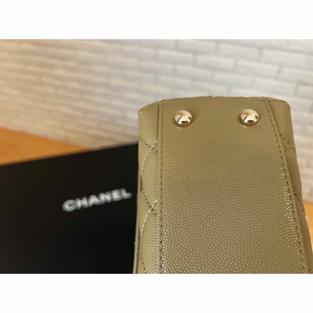 CHANEL(シャネル)の新品未使用　CHANELココハンドル24 レディースのバッグ(ハンドバッグ)の商品写真