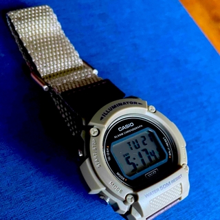 カシオ(CASIO)のカシオ　デジタル腕時計  新品　ナイロンベルトタイプ　アウトドア向け　海外モデル(腕時計(デジタル))