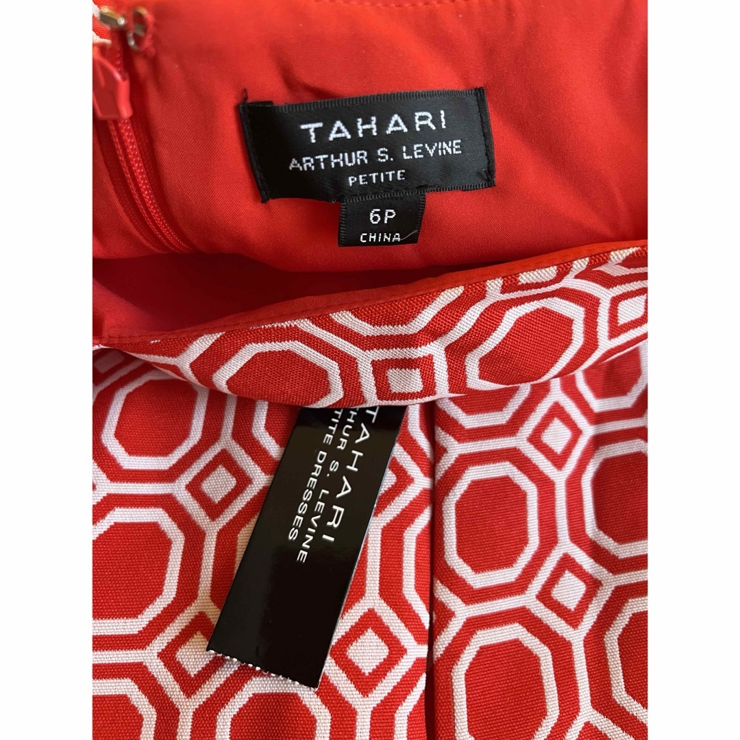 ☆ タグ付き 未使用品 TAHARI ノースリーブ ワンピース＆半袖 ブラウス  レディースのワンピース(ひざ丈ワンピース)の商品写真