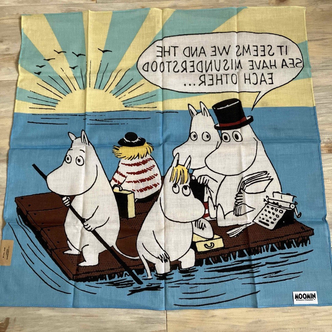 MOOMIN(ムーミン)のムーミンパパママフローレン　トゥーティッキ大判ハンカチスカーフバンダナ綿100% レディースのファッション小物(ハンカチ)の商品写真