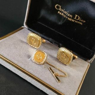 クリスチャンディオール(Christian Dior)の【美品】Diorディオール　カフス・タイピンセット　ゴールド　CDロゴ　スクエア(ネクタイピン)