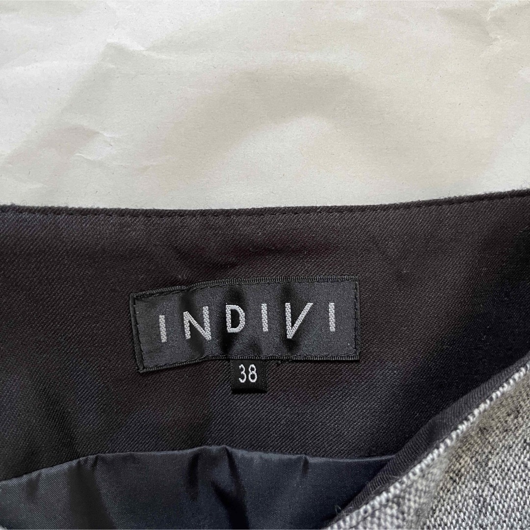 INDIVI(インディヴィ)の【美品】  INDIVI 膝丈スカート38 台形 タイト マーメイド グレー レディースのスカート(ひざ丈スカート)の商品写真