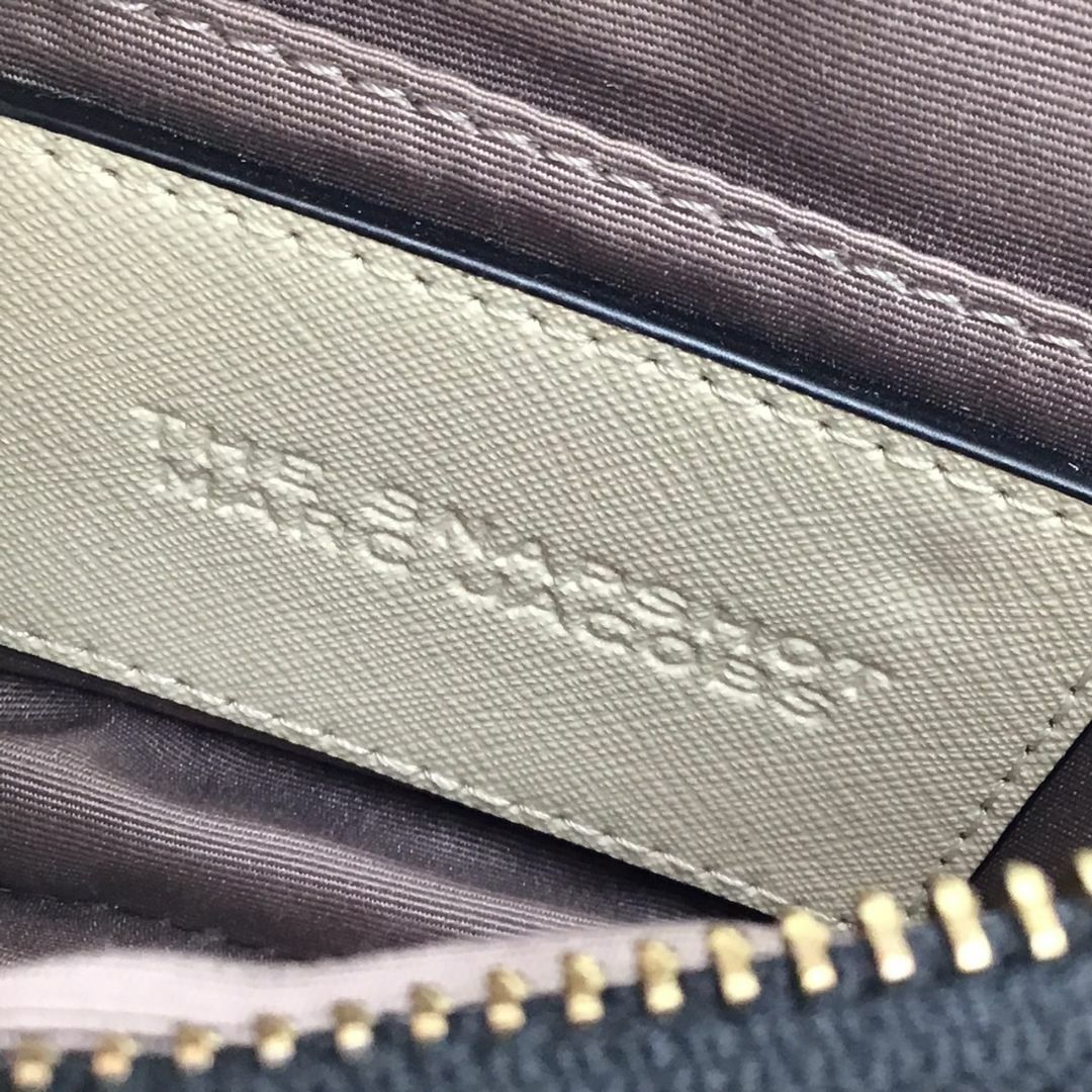 MARC JACOBS(マークジェイコブス)のMARC JACOBS　マークジェイコブス　スナップショット　ショルダーバッグ　レザーバッグ　カメラバッグ　コンパクトバッグ　ショルダー　鞄　カバン　軽量　お出掛け用　レディース レディースのバッグ(ショルダーバッグ)の商品写真