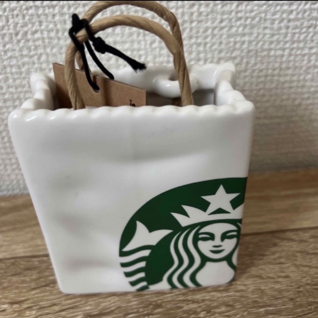 Starbucks(スターバックス)の新品●北米限定●スターバックス陶器製 トートバッグ カードホルダー オーナメント インテリア/住まい/日用品のインテリア小物(小物入れ)の商品写真