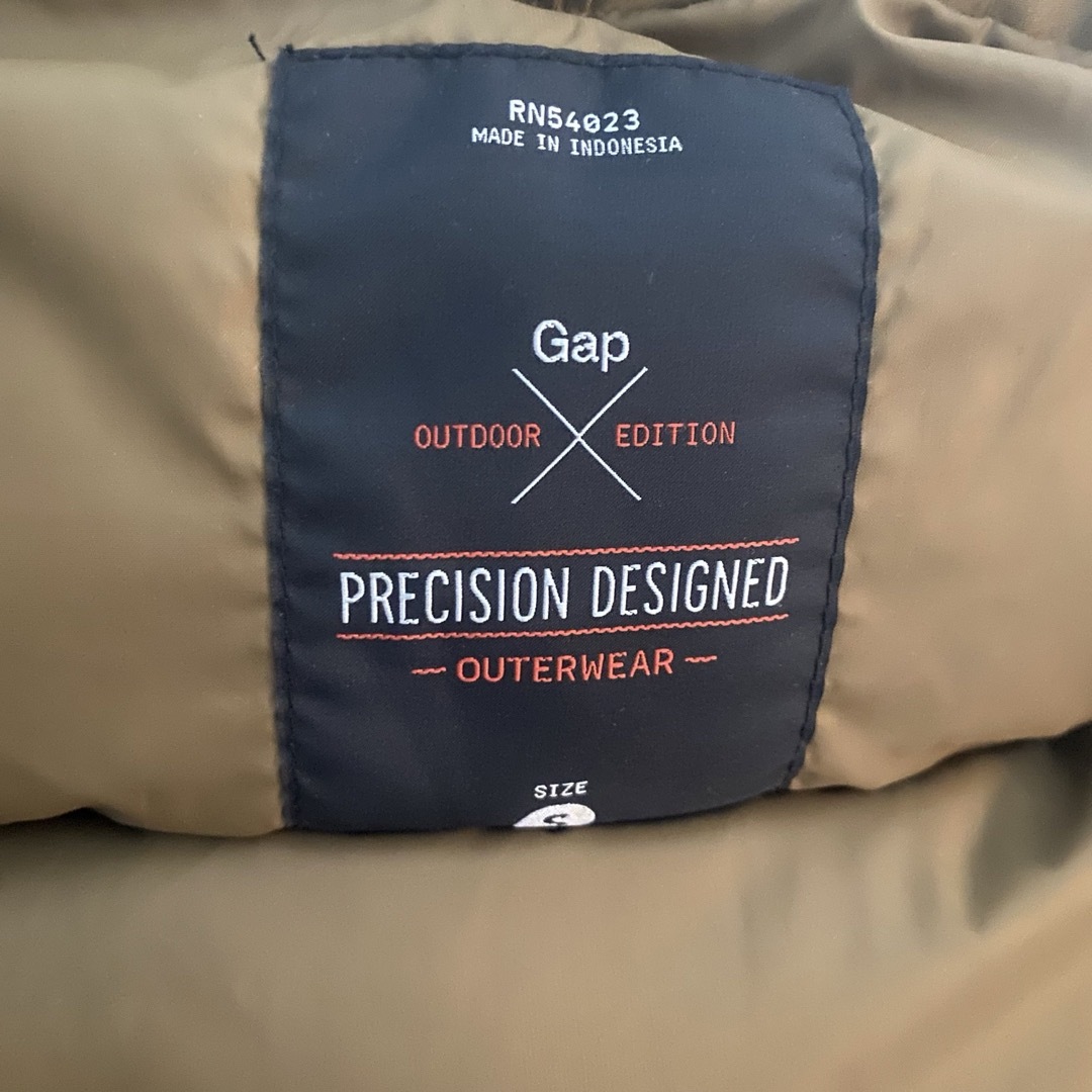 GAP(ギャップ)のGAP ギャップ　ダウンベスト　キャメル メンズのジャケット/アウター(ダウンベスト)の商品写真