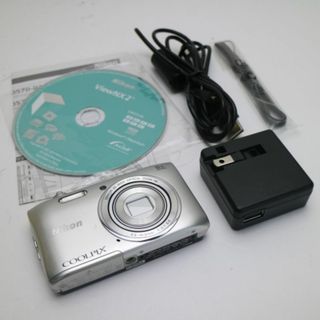 ニコン(Nikon)の超美品 COOLPIX S3600 クリスタルシルバー  M111(コンパクトデジタルカメラ)