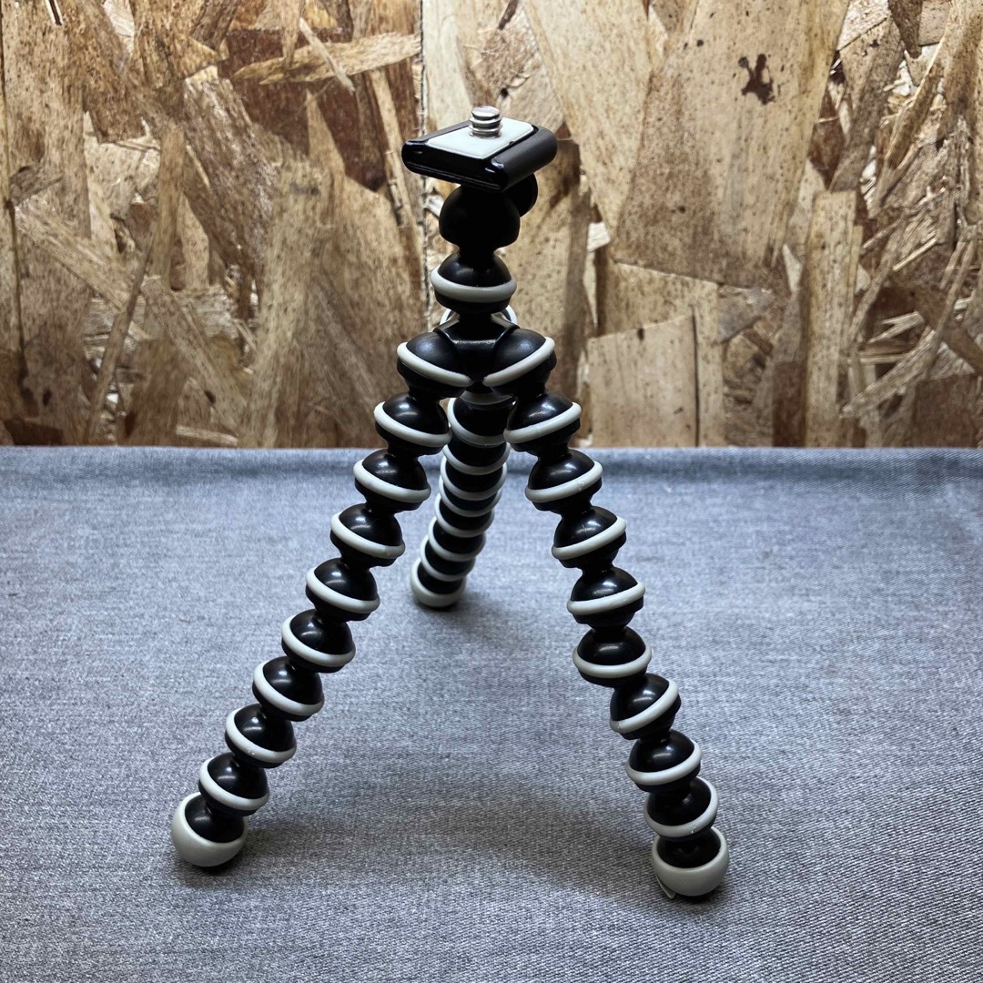 【Nい1562】三脚 変形 デジカメ用卓上三脚 ミニ三脚 コンパクト  スマホ/家電/カメラのスマホ/家電/カメラ その他(その他)の商品写真