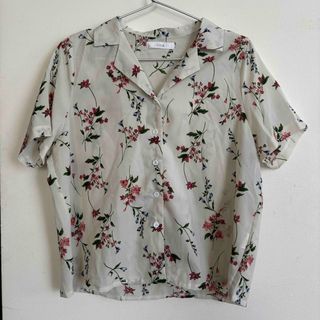 フィフス(fifth)のfifth 花柄シャツ　半袖シャツ　フリーサイズ (シャツ/ブラウス(半袖/袖なし))