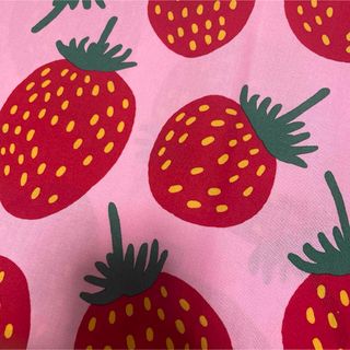 マリメッコ(marimekko)のマリメッコ 生地 ピエニマンシッカ　ピンク(生地/糸)