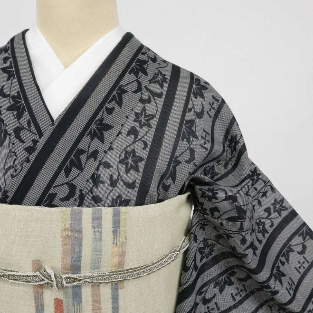 N洗える夏着物*小紋 モダン 縞に花唐草模様 灰×黒 普段着物 N洗える夏着物*小紋 モダン 縞に花唐草模様 灰×黒 普段着物