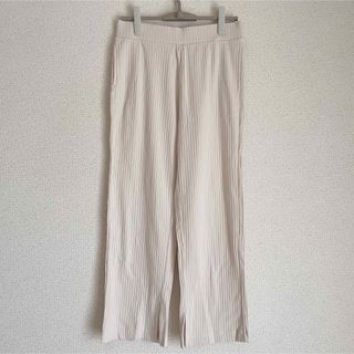 ユニクロ(UNIQLO)の★ ユニクロLサイズ　スリット入りリブワイドパンツ★(カジュアルパンツ)