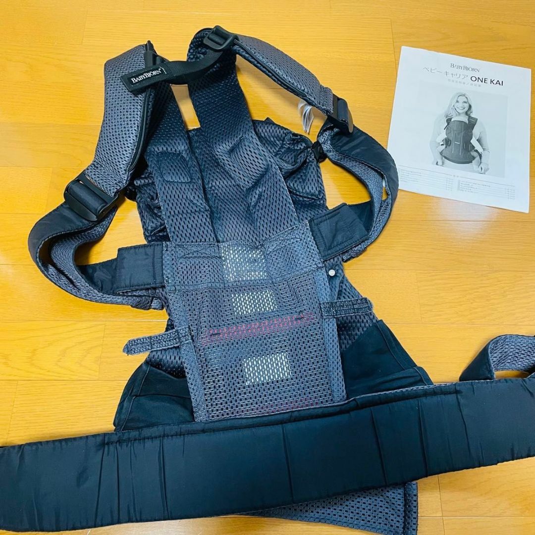 BABYBJORN(ベビービョルン)のBABYBJORN ONE KAI AIR 抱っこ紐 ネイビー キッズ/ベビー/マタニティの外出/移動用品(抱っこひも/おんぶひも)の商品写真