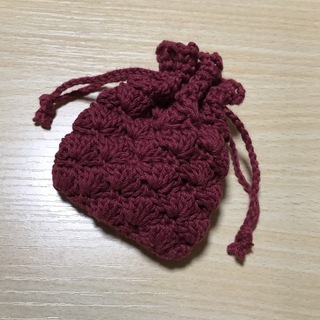 かぎ針編み巾着　ポーチ　小物入れ　化粧ポーチ　手編み　ハンドメイド(ポーチ)
