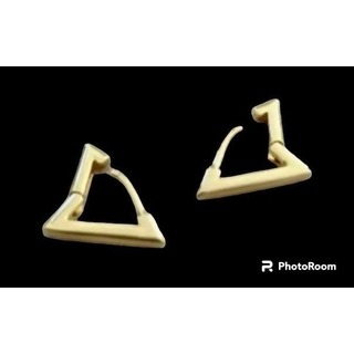 【在庫僅か！】三角形ピアス　韓国　海外　ゴールド　シンプル　イエロー　(ピアス)