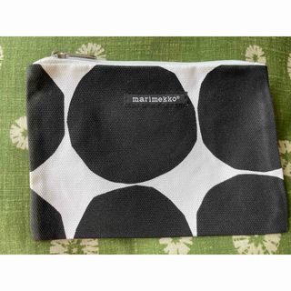 マリメッコ(marimekko)のマリメッコのメイクポーチ　marimekko黒丸点★新品未使用③(ポーチ)