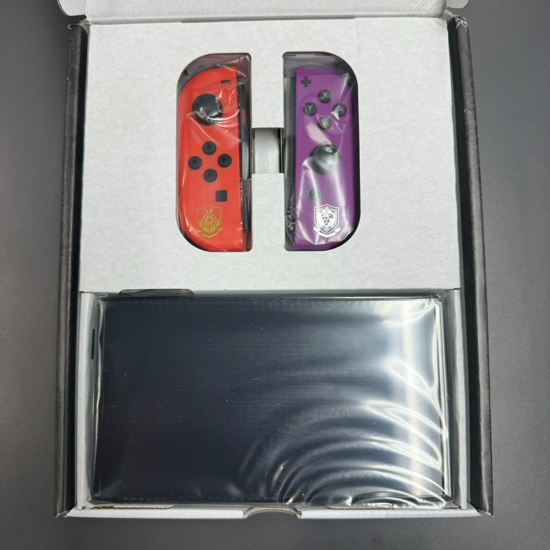 【新品】訳あり品 Nintendo Switch 有機ELモデル スカーレット・バイオレット エンタメ/ホビーのゲームソフト/ゲーム機本体(家庭用ゲーム機本体)の商品写真