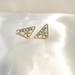 1点のみ！ PRADA プラダ ピアス トライアングル