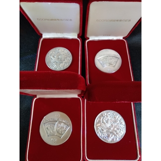 純銀メダル　500円白銅貨貨幣 発行記念 純銀メダル4個セット純銀重量約504g(金属工芸)