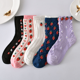 まとめ売り５足組　レディースソックス　可愛いイチゴ柄　カラフル5色　綿靴下　韓国(ソックス)