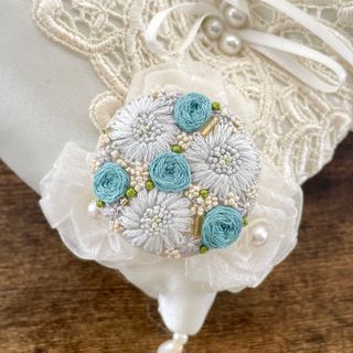 刺繍ブローチorヘアゴム✳︎フラワーボックスturquoise blue(その他)