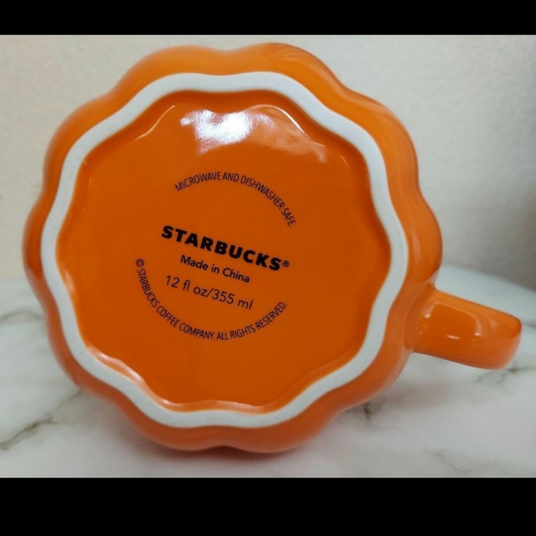 Starbucks(スターバックス)のスタバ　ハロウィン　カボチャ　マグカップ　パンプキン インテリア/住まい/日用品のキッチン/食器(グラス/カップ)の商品写真