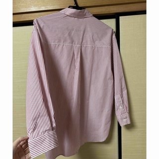 ジーユー(GU)のストライプシャツ 赤、白(シャツ/ブラウス(長袖/七分))