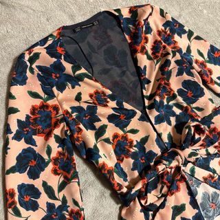 ザラ(ZARA)の未使用ZARA ピンク花柄ロングガウン　XS 腰リボンワンピース(ロングワンピース/マキシワンピース)