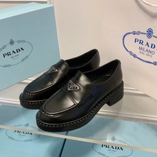 プラダ(PRADA)の人気<プラダ>ローファー(ローファー/革靴)