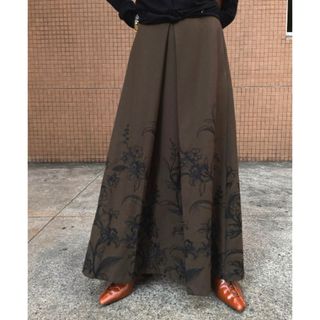 AMERI EMBROIDERY TUCK FLARED SKIRT