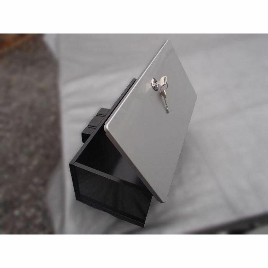 スズキ(スズキ)のスズキ 純正 キャリィ ツールロッカー 白 TOOL BOX 自動車/バイクの自動車(車種別パーツ)の商品写真