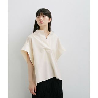 アダムエロぺファム(ADAM ET ROPE' FEMME)の【サステナブル・セットアップ対応】フォルムバンドカラーシャツ　オフホワイト(シャツ/ブラウス(長袖/七分))