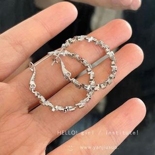 ♡人気商品♡シルバー ツイスト フープピアス リングピアス 韓国 キラキラ