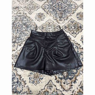 ザラ(ZARA)のZARA レザーショートパンツ(ショートパンツ)