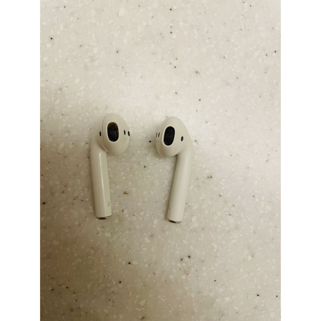 Apple(アップル)の正規品 AirPods 第一世代 A1602ケース イヤホン スマホ/家電/カメラのオーディオ機器(ヘッドフォン/イヤフォン)の商品写真