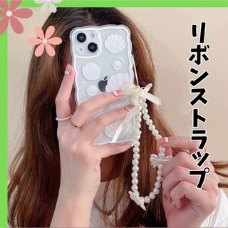 スマホストラップ　リボン　布製リボン　ビーズハンドストラップ　白　かわいい　韓国(ストラップ/イヤホンジャック)