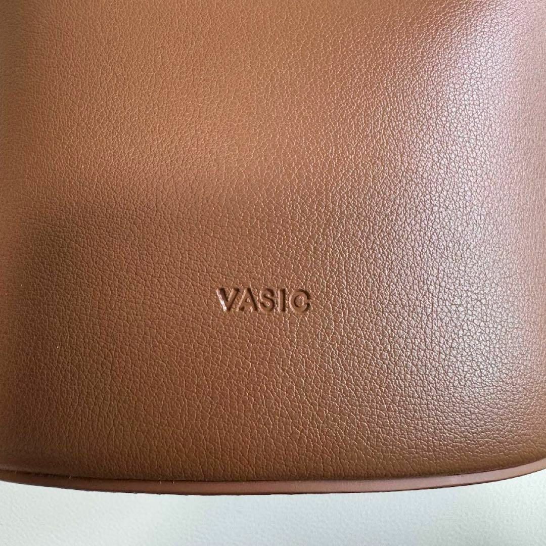 VASIC(ヴァジック)の極美品　ヴァジック　VASIC　クラブミニ　ショルダーバッグ　巾着　ブラウン レディースのバッグ(ショルダーバッグ)の商品写真