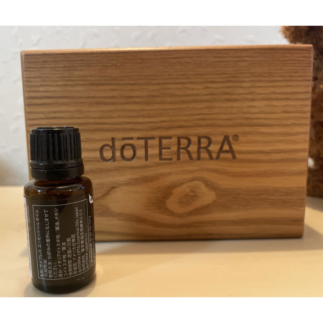 doTERRA(ドテラ)のdoTERRA エッセンシャルオイル　サイプレス15mlラベンダー5ml コスメ/美容のコスメ/美容 その他(その他)の商品写真