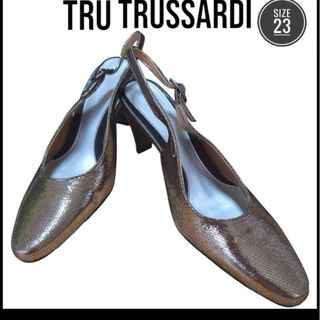 Trussardi - 【超美品】トラサルディ パンプス  23ベージュ 日本製