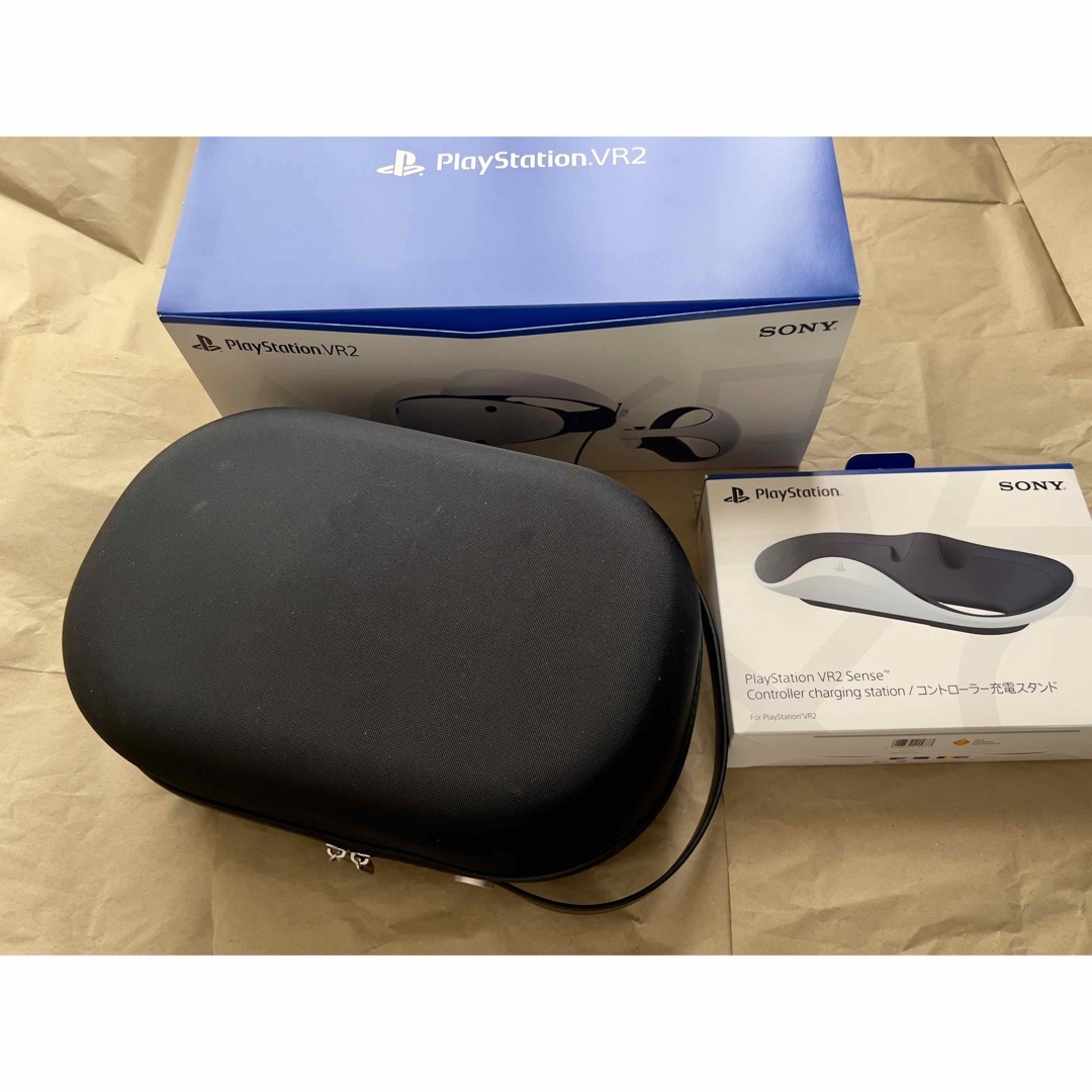 PlayStation VR2 CFIJ-17000 収納ケース&充電スタンド付 PlayStation VR2 CFIJ-17000 収納ケース&充電スタンド付