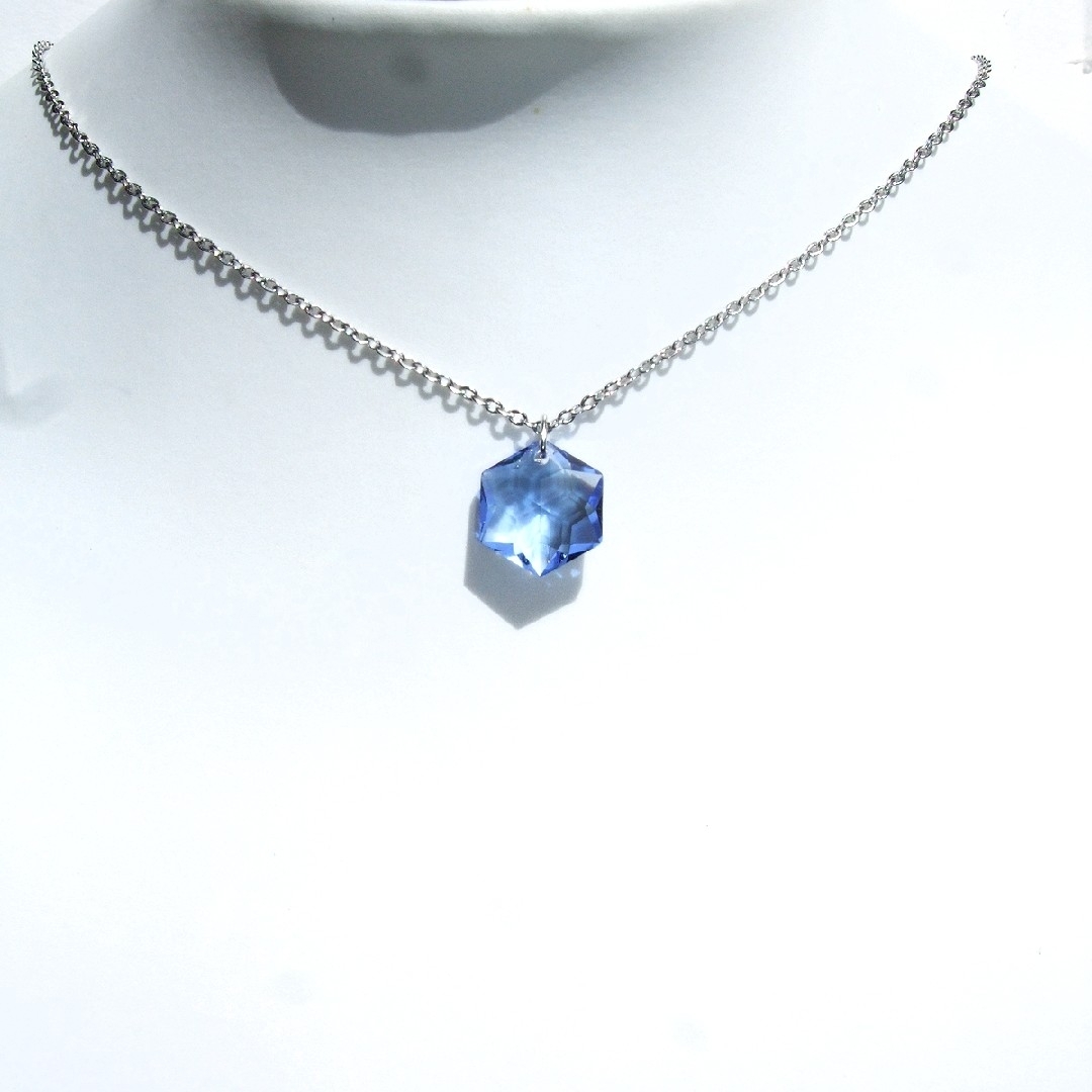 SWAROVSKI(スワロフスキー)のミディアムサファイア スワロフスキーネックレス ハンドメイドのアクセサリー(ネックレス)の商品写真