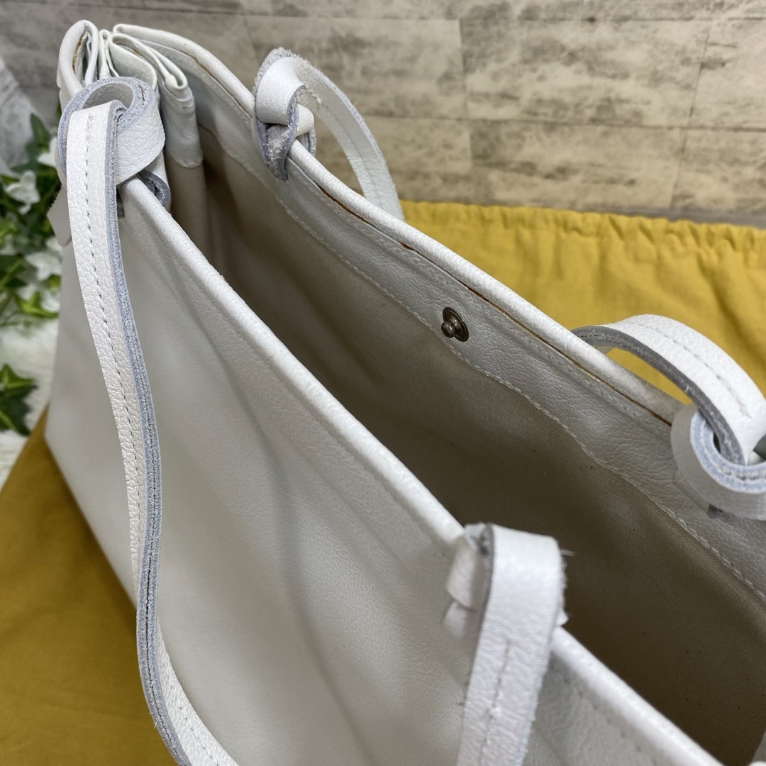 IL BISONTE(イルビゾンテ)の【希少美品】IL BISONTE ハンド トートバッグ オールレザー 白 保存袋 レディースのバッグ(トートバッグ)の商品写真