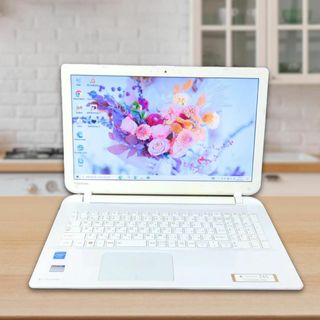 トウシバ(東芝)の白くてかわいい⭐️SSD搭載東芝ノートパソコン✨快適Windows10✨設定済み(ノートPC)