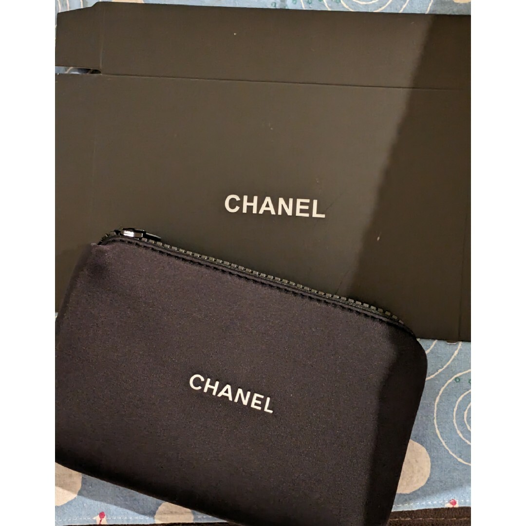 CHANEL(シャネル)の【限定特価】CHANEL　海外限定ノベルティ コスメポーチ レディースのファッション小物(ポーチ)の商品写真