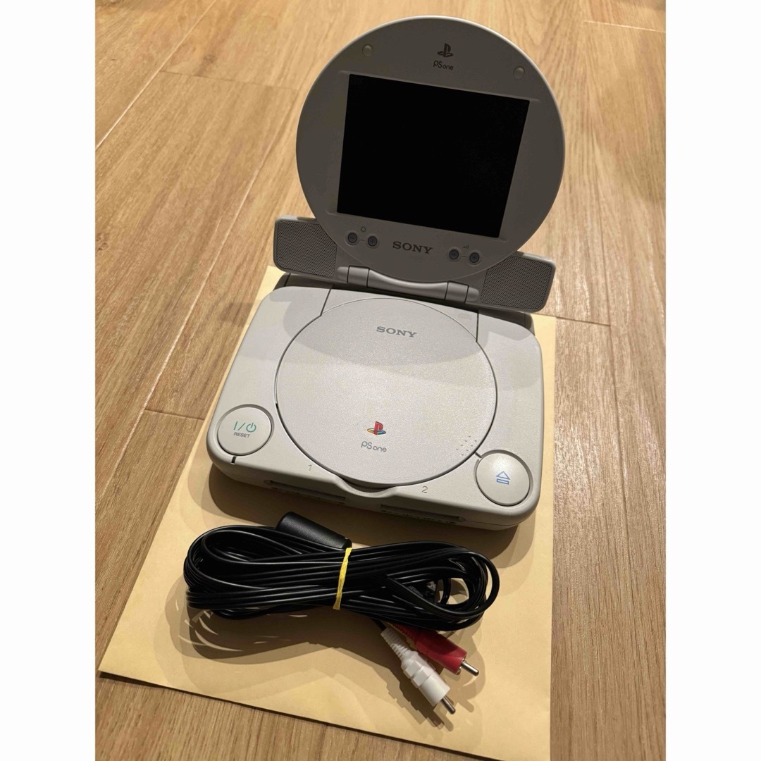 PlayStation(プレイステーション)のPS one COMBO モニター付き SCPH-130  エンタメ/ホビーのゲームソフト/ゲーム機本体(家庭用ゲーム機本体)の商品写真